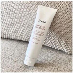 🪞 NWT fresh soy hydrating soothing face wash skin beauty cleanser 5 fl oz